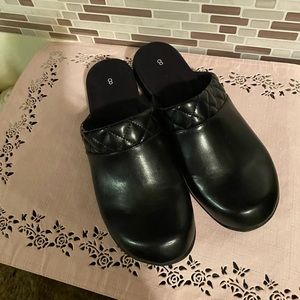 No name brand black wedge heels